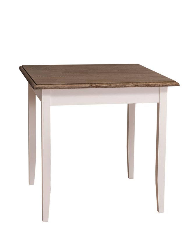 Fenyőfa étkezőasztal tölgyfa asztallappal. A lábak színe fehér, az asztallap színe lakkozott tölgy.