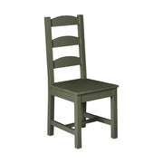 Klasszikus formavilágú fenyőfa étkezőszék, háttámlával. Színvilága: olívazöld, fekete antikolt áttöréssel.