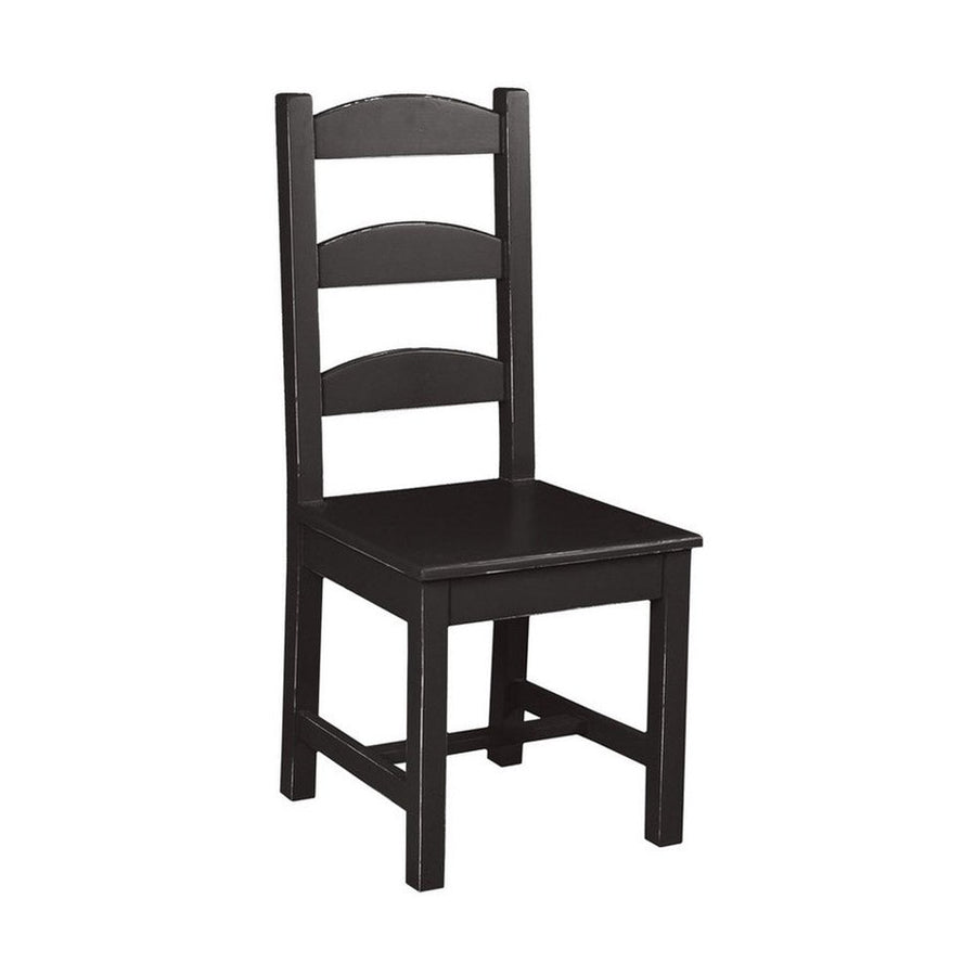 Klasszikus formavilágú fenyőfa étkezőszék, háttámlával. Színvilága: fekete, fehér antikolt áttöréssel.