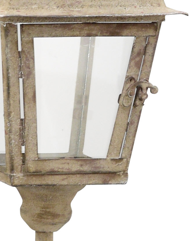 Nagyméretű, antikolt szürke, fém kandeláber lámpás ajtó része.