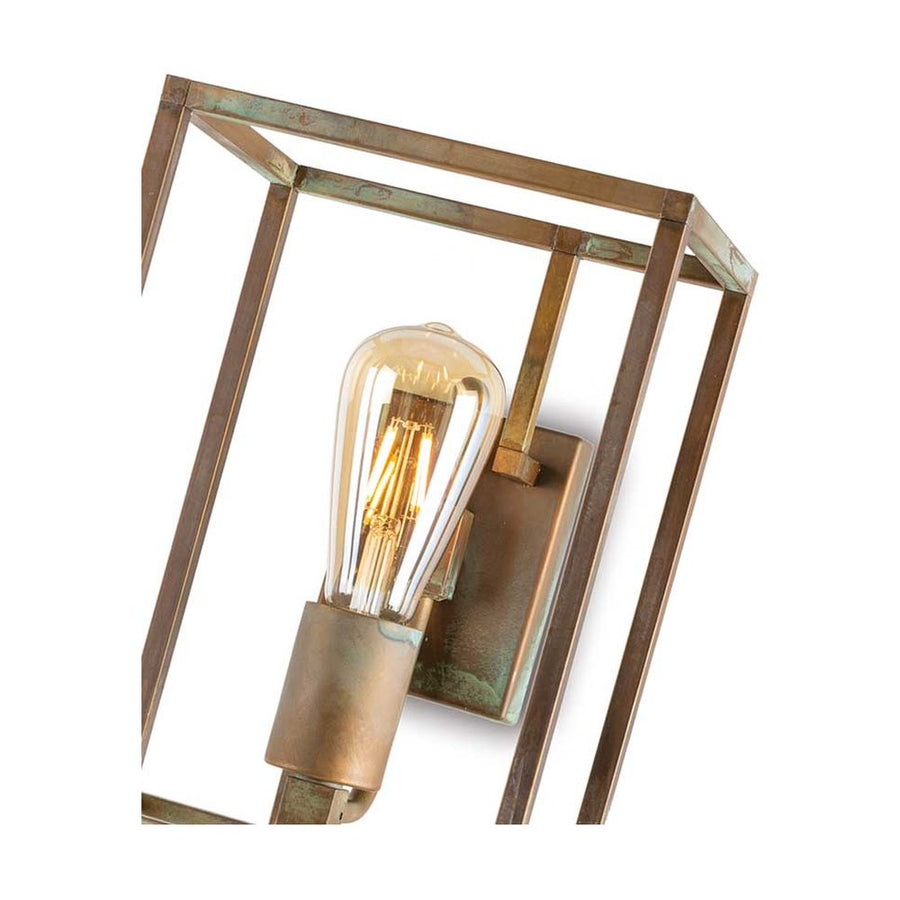 Ipari stílusú, rézből készült falilámpa, téglatest alakú keretben.
