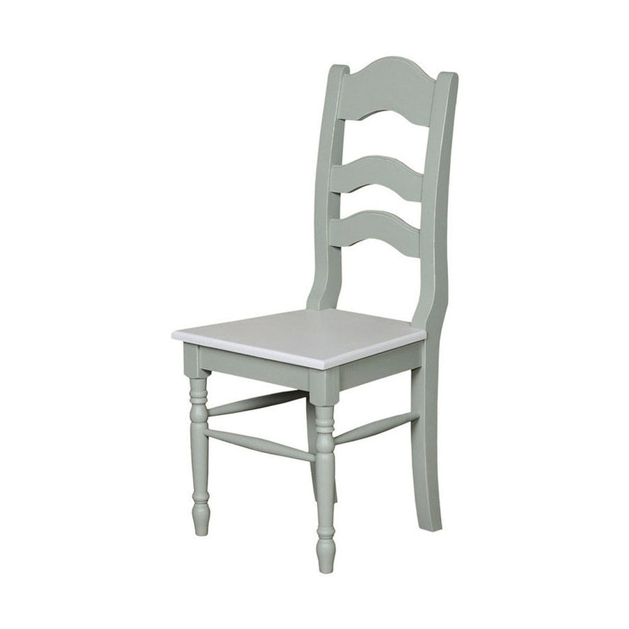 Fenyőfa étkezőszék, melynek ülőlapja fehérre, a bútor többi része világoszürkére van festve.