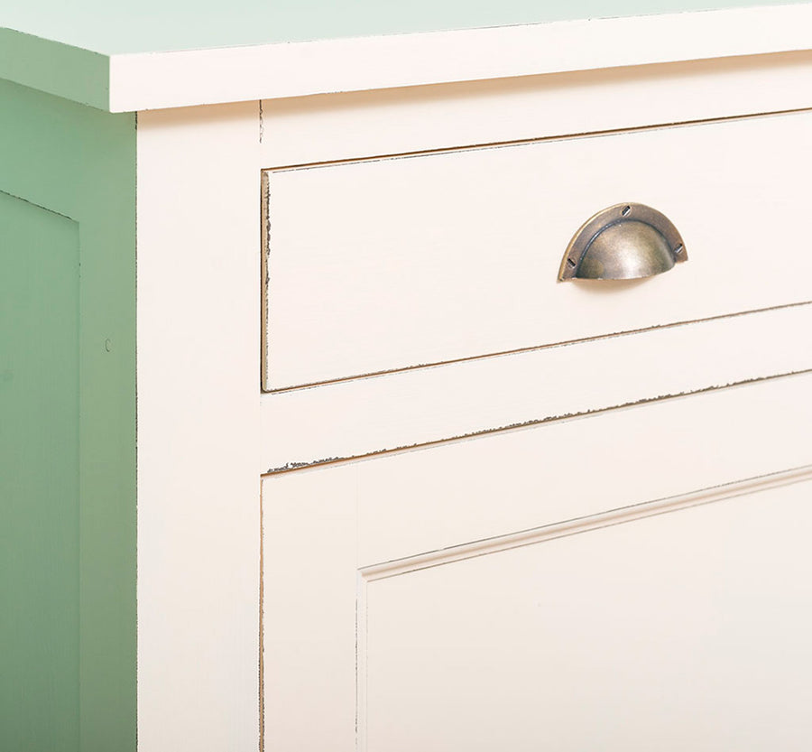 Tömör fenyőfa konyhaszekrény fiókkal, polcos tárólóval. Színe: antikolt fehér.