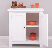 Fehér színű, tömör fenyőfából készült polcos konyhaszekrény.