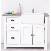 Antikolt fehér színű, tömör fenyőfából készült mosogatőszekrény, mogyoróbarna fedlappal.