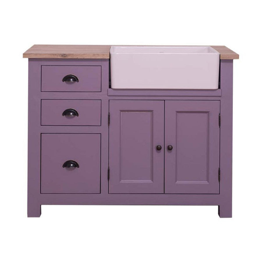 Fenyőfa mosogatószekrény, bal oldalán beépített, mély, négyszögletes kerámiakagylóval. A tárolsáról a bútor jobb oldalán elhelyzkedő két fiók, valamint ajtós táróló gondoskodik. A mosdókagyló alatt kétszárnyas ajtóval zárható tároló található. A bútor színe matt lila, a fedlap olajozott, natúr tölgyfa.