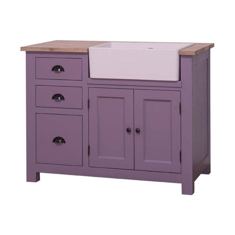 Fenyőfa mosogatószekrény, bal oldalán beépített, mély, négyszögletes kerámiakagylóval. A tárolsáról a bútor jobb oldalán elhelyzkedő két fiók, valamint ajtós táróló gondoskodik. A mosdókagyló alatt kétszárnyas ajtóval zárható tároló található. A bútor színe matt lila, a fedlap olajozott, natúr tölgyfa.