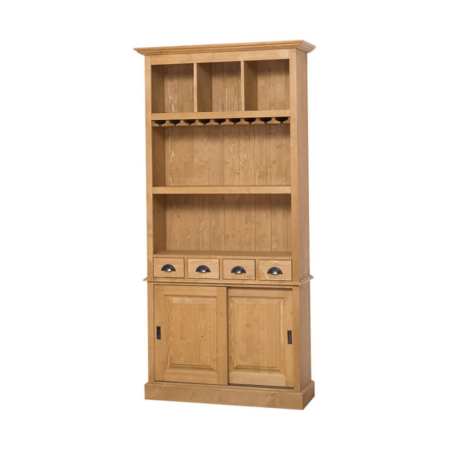 Fenyőfa pohárszék szekrény. A bútor felső részén három tárolórekesz, két polc, valamint talpasz poharak számára kialakított tárolósor lett kialakítva. Alul három fiók, és tolóajtós tároló található. Színe: natúr.