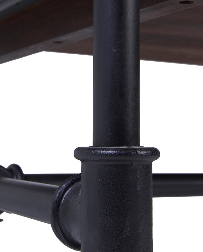 Ipari stílusú mangófa dohányzóasztal, fekete színű vas lábakkal.