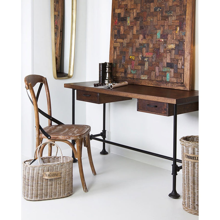 Industrial stílusú, mangófából készült konzolasztal fekete vas lábakkal.