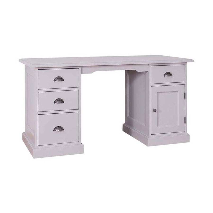 Klasszikus fenyőfa íróasztal, négy fiókkal, és egy ajtós tárolóval.