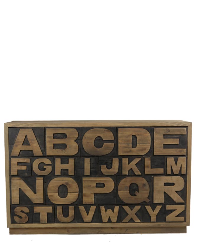 Loft stílusú, fenyőfából készült, 26 fiókos komód, melyeket az angol ábécé betűi díszítenek.