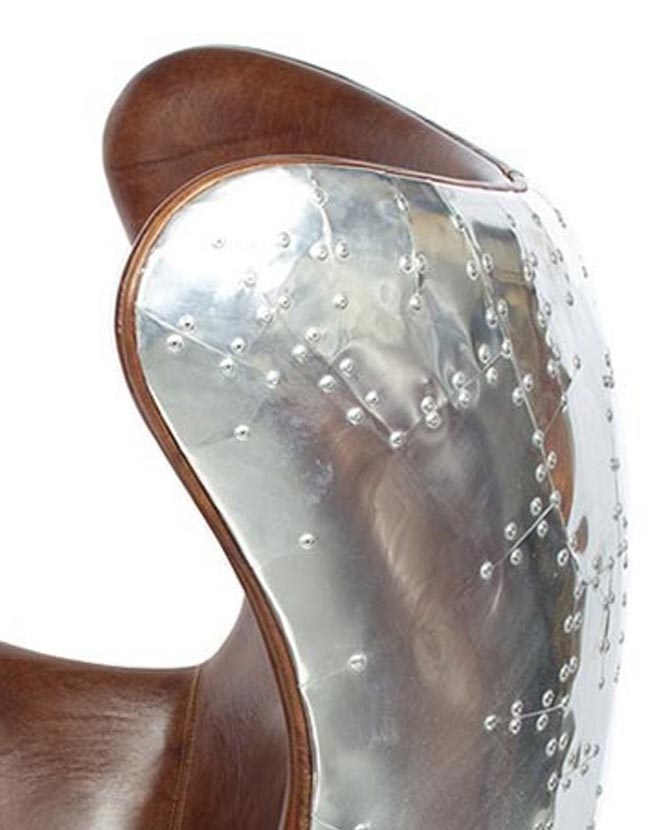 Modern stílusú, valódi bőrből és fémből készült tojásfotel. Ihlette: Arne Jacobsen.
