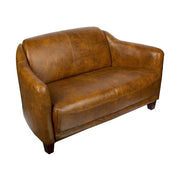 Vintage stílusú, valódi bőrből készült kanapé fa lábakkal.