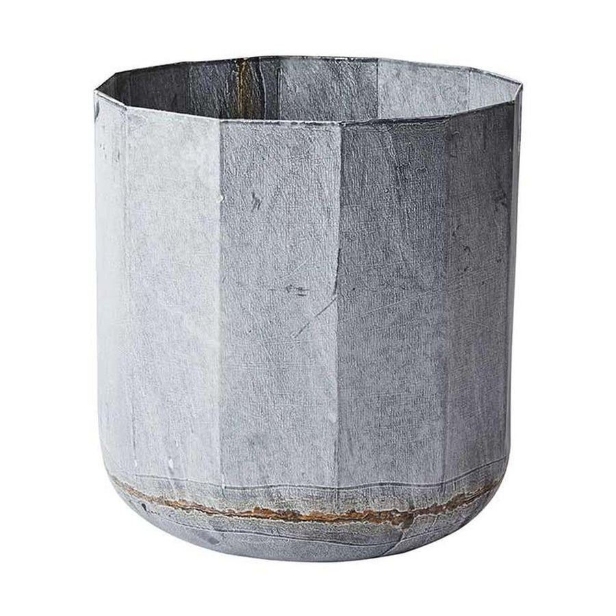 Háromdarabos, vidéki stílusú bádogkaspó szett legnagyobb tagja.