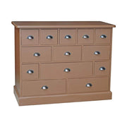 Klasszikus formatervezésű komód 13 eltérő nagyságú fiókkal. Színe világosbarna.