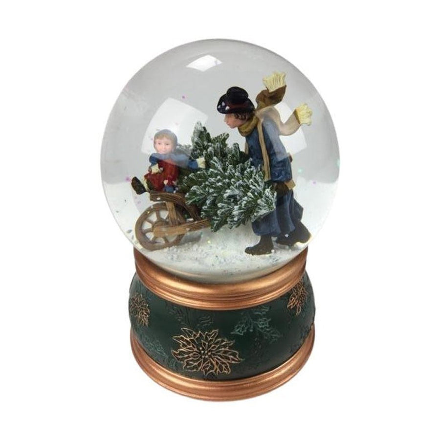 Exkluzív megjelenésű, 10 cm átmérőjű és 14 cm magas, karácsonyi zenélő-forgó hógömb, fenyőfával megrakott, talicskát toló viktoriánus korabeli apukával és kislányával,