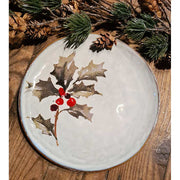 Skandináv stílusú, kézműves kerámia desszerttányér magyal díszítéssel..