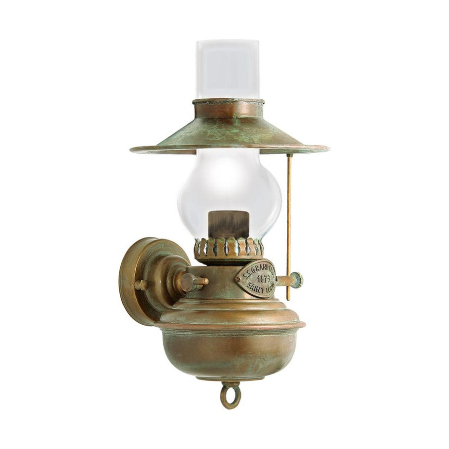 Vintage stílusú, régi olajlámpák világát megidéző rézből és üvegből készült falikar.