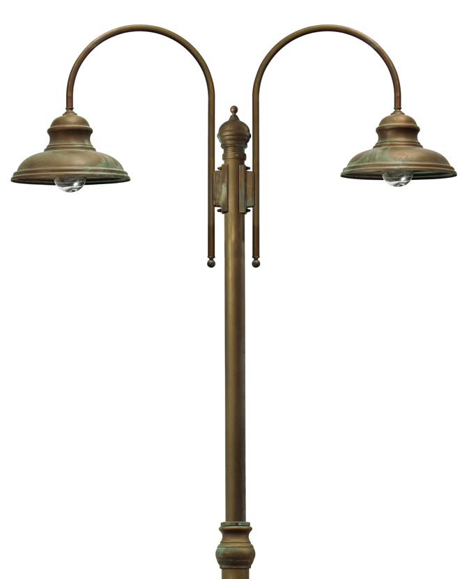 Vintage stílusú, 308 cm magas, két lámpával rendelkező, rézből készült kandeláber üvegbúrával