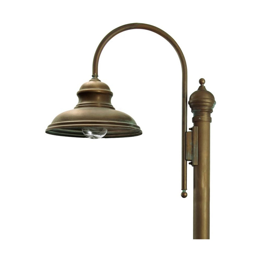 Vintage stílusú, antikolt sárgaréz színű kandeláber átlátszó üvegbúrával.