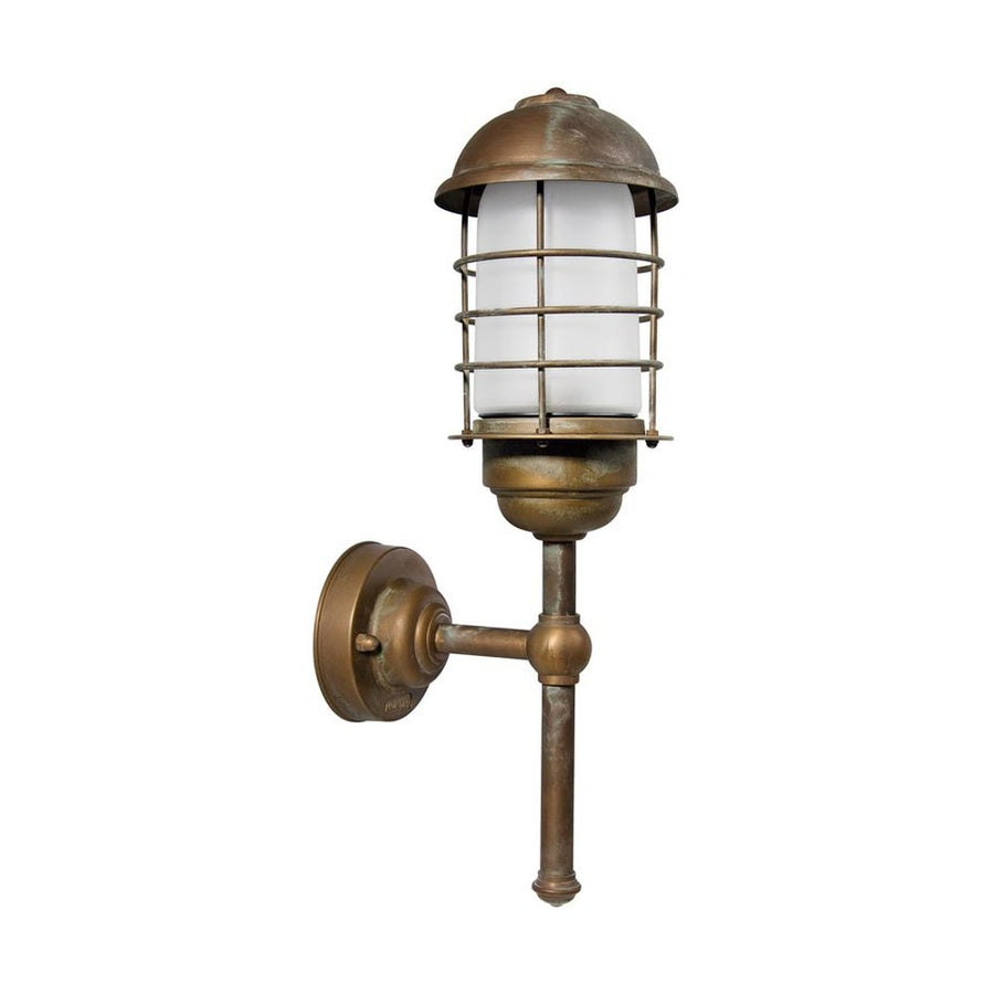 Industrial stílusú, antikolt sárgaréz színű, réz falikar opál üvegbúrával.