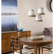 Modern mindifa bútorokkal berendezett étkező.