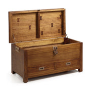 Loft stílusú, mindifából készült fa láda felnyitva.