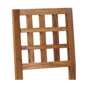 Loft stílusú, mindifából készült, modern formavilágú étkezőszék háttámlájának részlete.