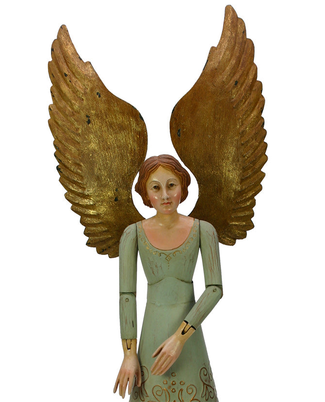 Mozgatható, pozícionálható karokkal kiállított zsályazöld színű modenai angyal figura.