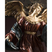 Barokkos megjelenésű, óriás méretű, 65,5 cm magas, antikolt felületű, karácsonyi angyal figura, óarany szárnyakkal.