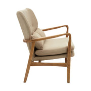 Skandináv stílusú, nyírfából készült kanapé bézs színű kárpitozással, ülő- és hátpárnákkal.