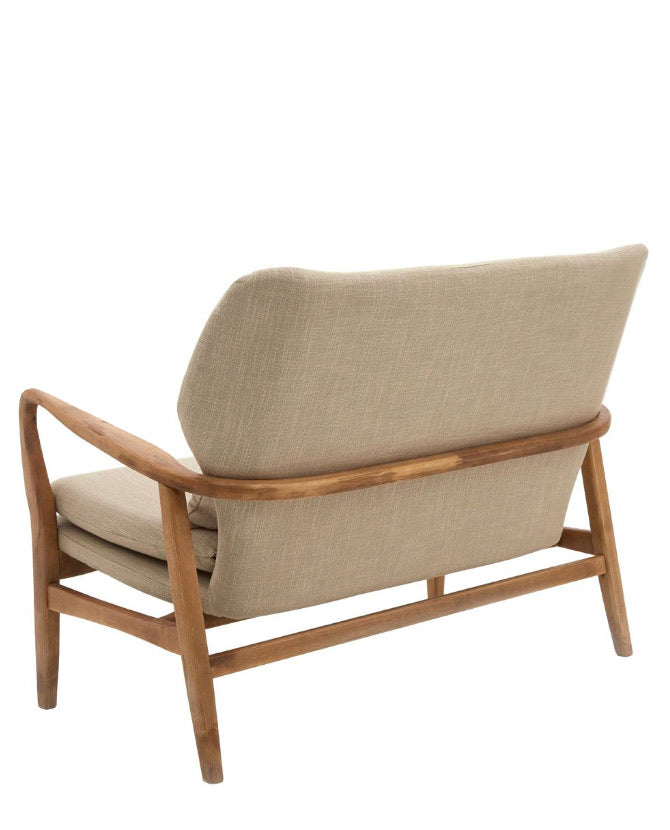 Skandináv stílusú, nyírfából készült kanapé bézs színű kárpitozással, ülő- és hátpárnákkal.