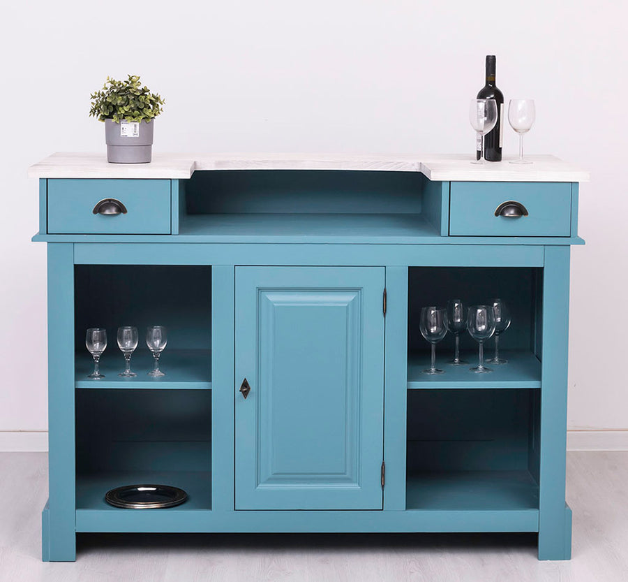 Fenyőfa bárpult dekoratív, kazettás jellegű dekorációval, megemelt pultfelülettel. Színe: világoskék és fehér.