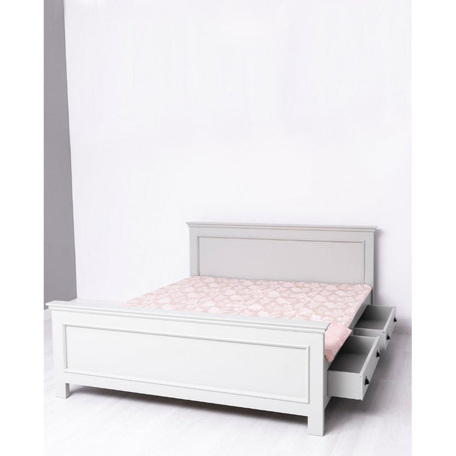 160 x 200 centiméteres, fenyőfából készült ágykeret. Festett, törtfehér színű.