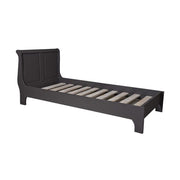 90x200 cm matracmérettel rendelkező egyszemélyes ágy fenyőfából. 