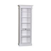 Fehér színű klasszikus stílusú könyvszekrény hat polccal és egy kihúzható könyvtartóval.