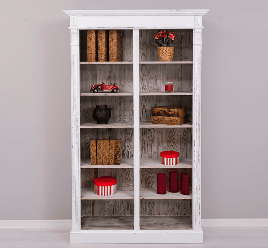 Klasszikus stílusú, kétosztatú tömör fenyőfa könyvesszekrény. Fehér és pácolt natúr színű.