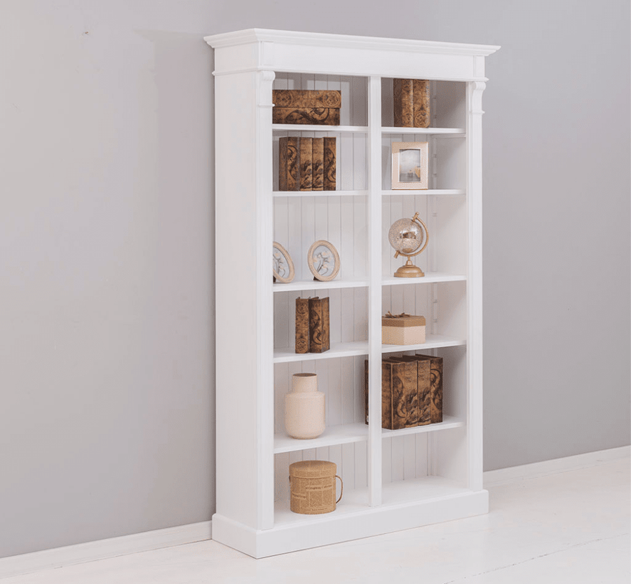 Klasszikus stílusú, kétosztatú tömör fenyőfa könyvesszekrény. Fehér színű.