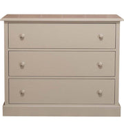 Fenyőfából készült, festett, bézs színű három fiókos komód.