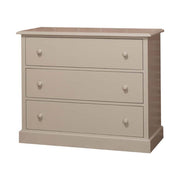 Fenyőfából készült, festett, bézs színű három fiókos komód.