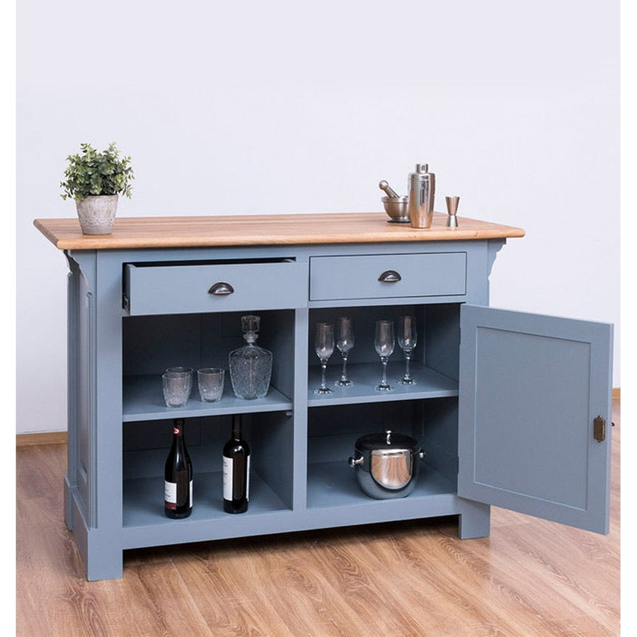 Fenyőfából készült, szürke színű bárpult natúr színű tölgyfa fedlappal.