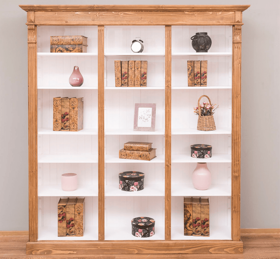 Klasszikus stílusú, háromosztatú fenyő könyvszekrény, állítható polcokkal. Színe natúr és fehér.