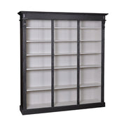 Klasszikus stílusú, háromosztatú fenyő könyvszekrény, állítható polcokkal. Színe antikolt fekete és törtfehér.