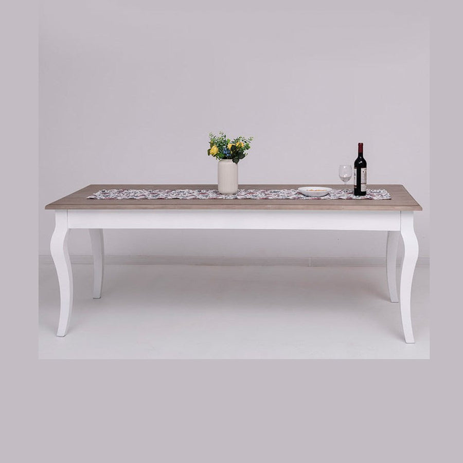 Vidéki stílusú, fehér színű fenyőfa étkezőasztal natúr lakkozott asztallappal.