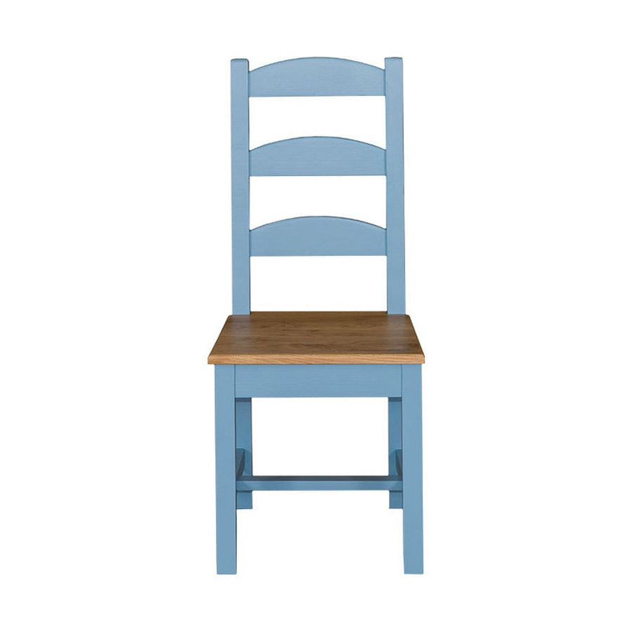 Világoskék színű, festett fenyőfa étkezőszék, natúr tölgyfa ülőlappal.