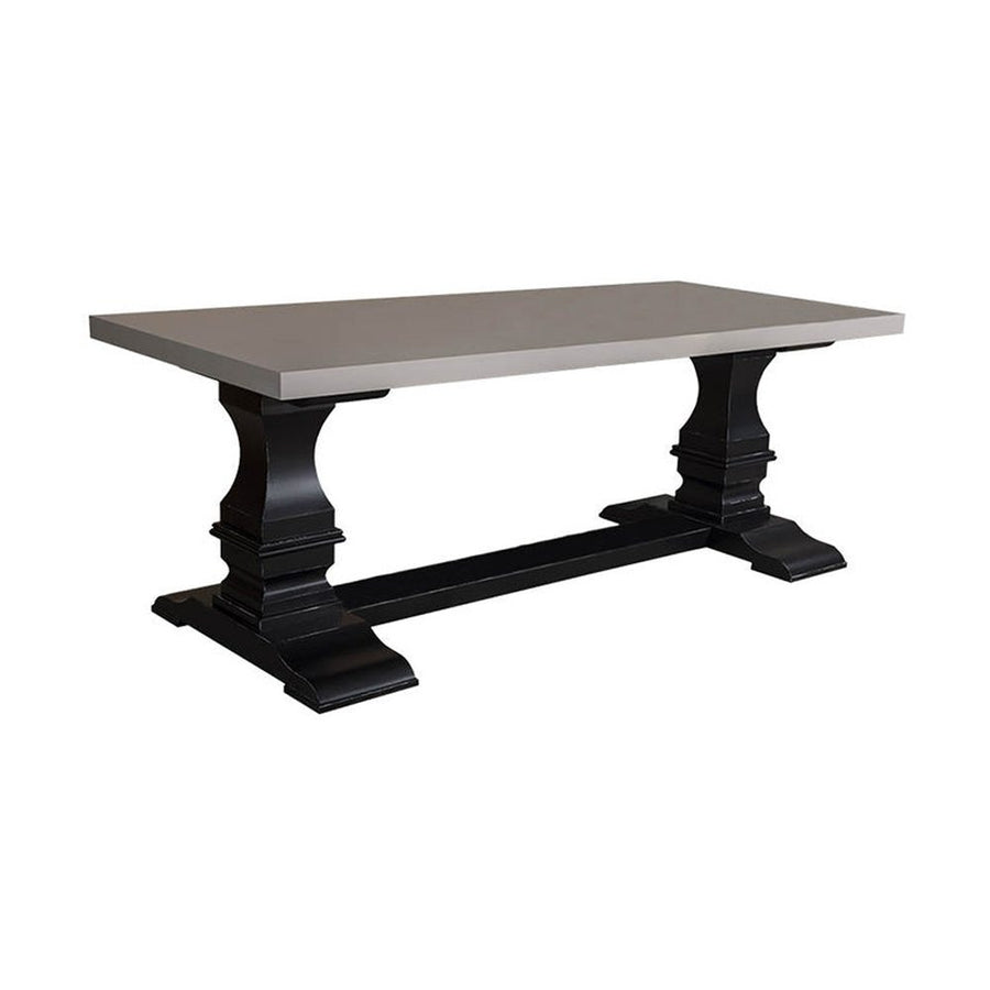 Gyarmati stílusú étkezőasztal két masszív oszloplábon.