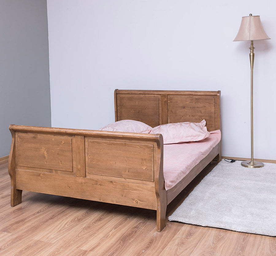 140 x 200 centiméteres, fenyőfából készült franciaágy ágykeret. Viaszolt, natúr színű.