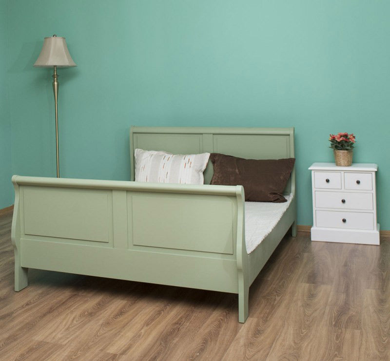 140 x 200 centiméteres, fenyőfából készült franciaágy ágykeret. Olívazöld színű.