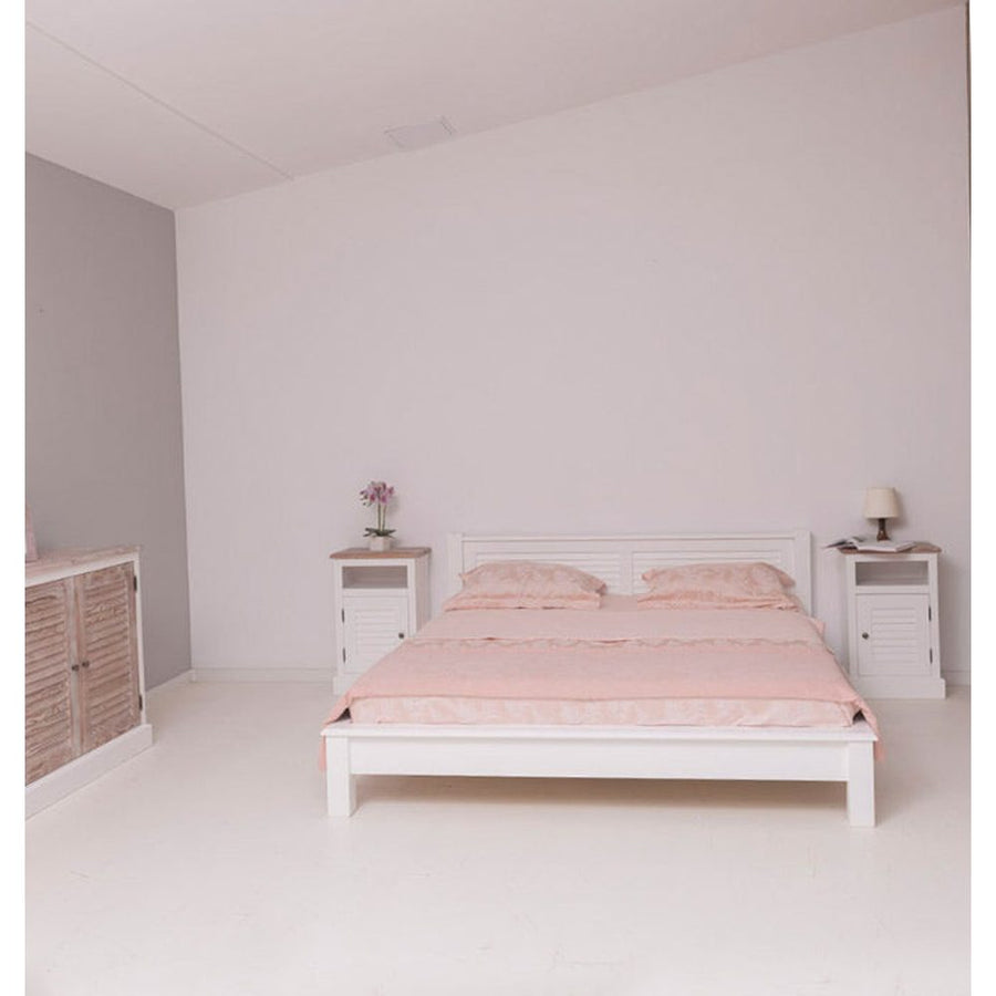 180 x 200 centiméteres, fenyőfából készült franciaágy ágykeret. Festett, fehér színű.